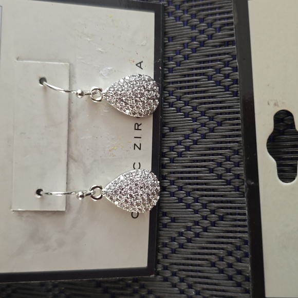 DANA BUCHMAN BRAND WOMEN'S FASHION JEWELRY BUNDLE OF 8 PAIRS OF PIERCED โฆ - Picture 3 of 14